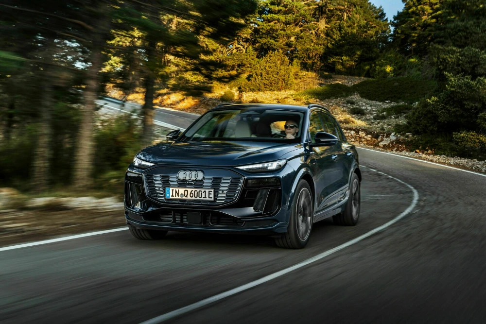 audi q6 e-tron - widok z przodu, szereg usług marki Audi