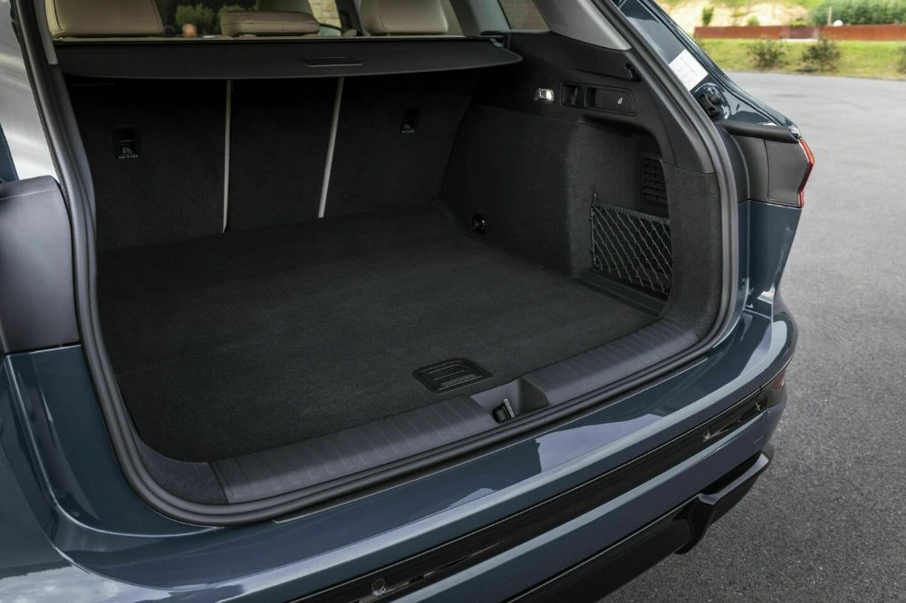 pojemny bagażnik audi q6 e-tron