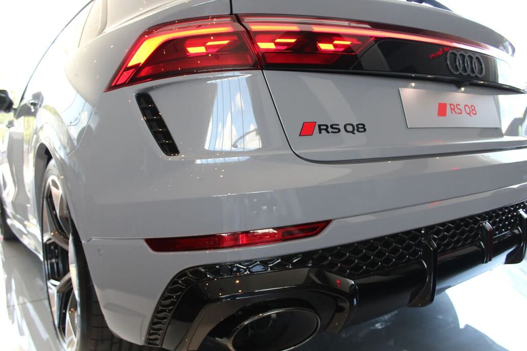 AUDI RS-Q8 Rsq8 TFSI Quattro Tiptronic Performance