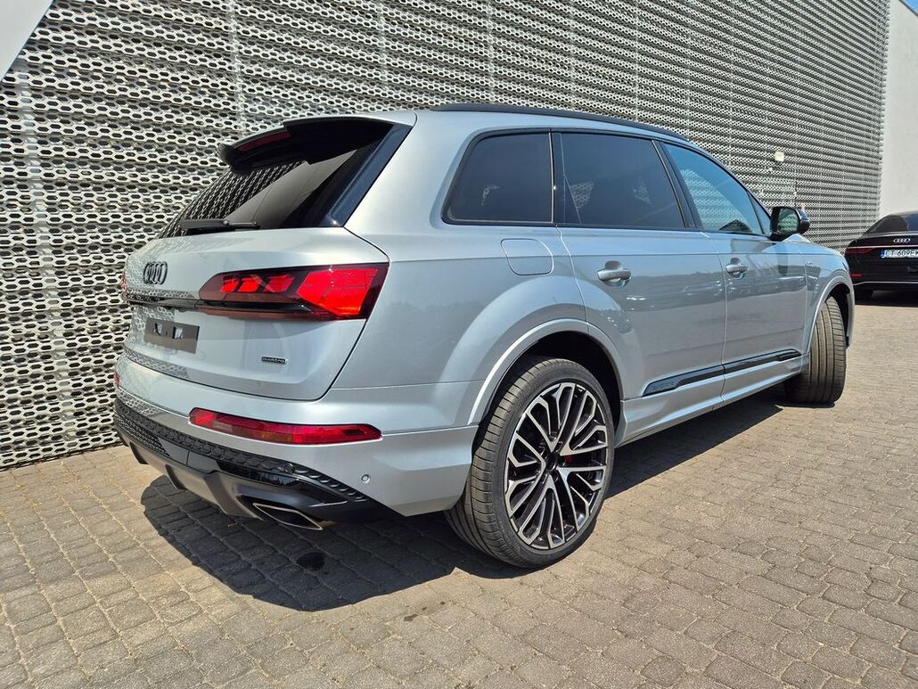 AUDI Q7 TFSI E PHEV 360 kW Quattro S-Line Tiptr