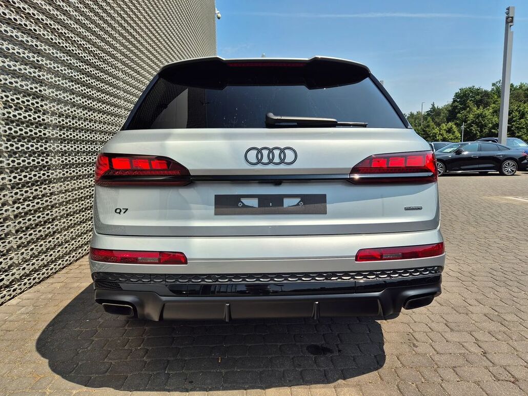 AUDI Q7 TFSI E PHEV 360 kW Quattro S-Line Tiptr