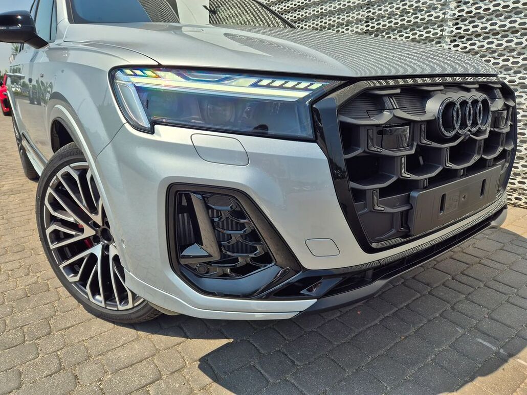 AUDI Q7 TFSI E PHEV 360 kW Quattro S-Line Tiptr