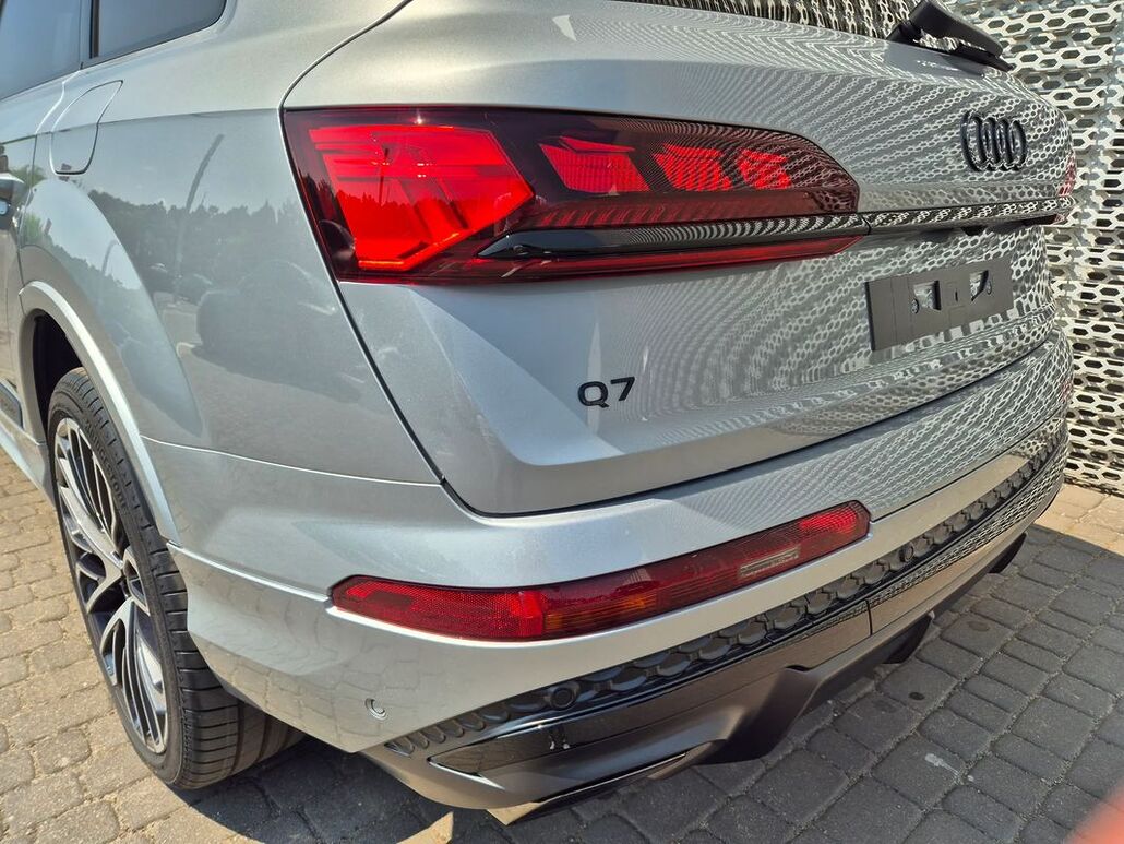 AUDI Q7 TFSI E PHEV 360 kW Quattro S-Line Tiptr