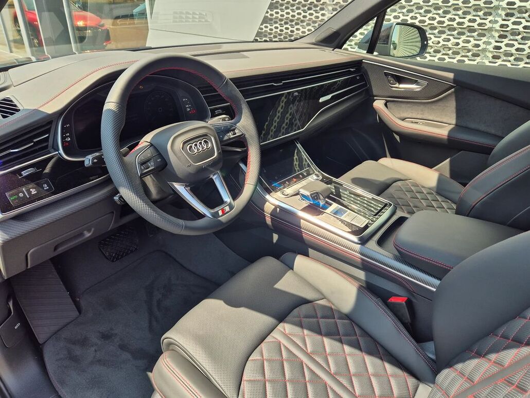 AUDI Q7 TFSI E PHEV 360 kW Quattro S-Line Tiptr
