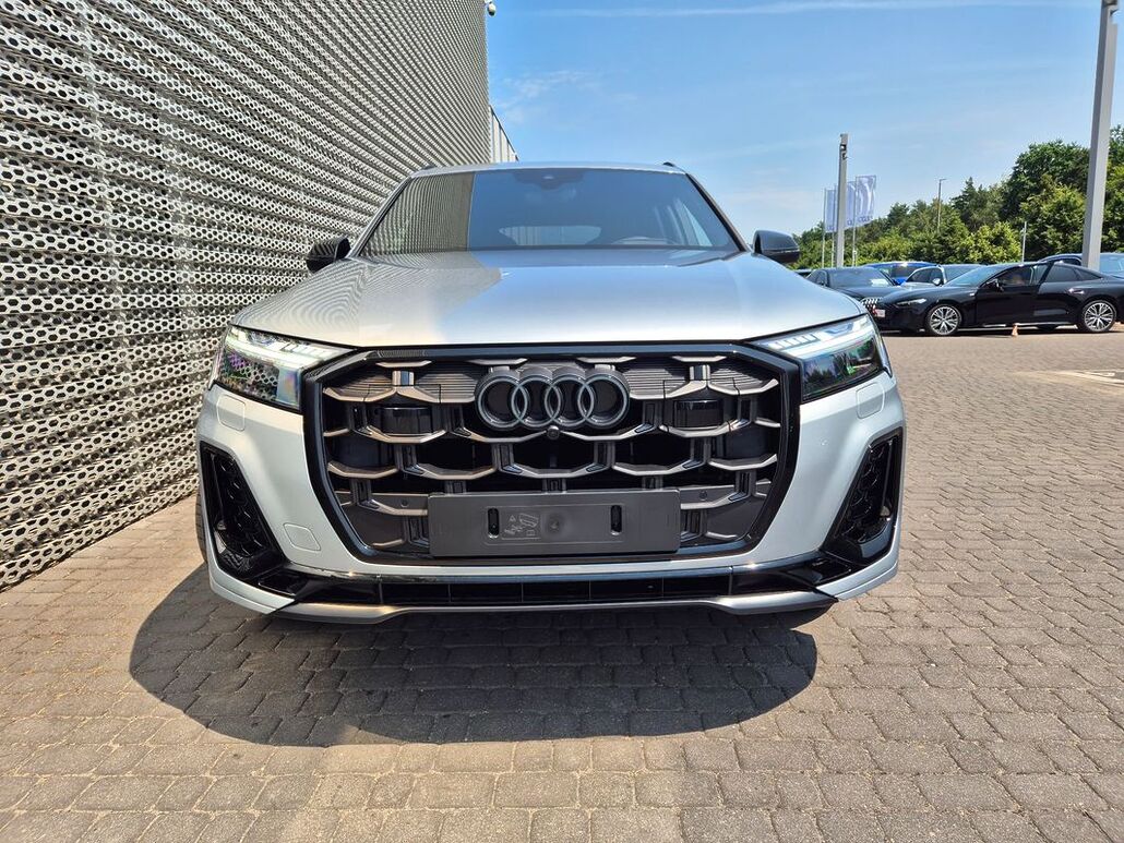AUDI Q7 TFSI E PHEV 360 kW Quattro S-Line Tiptr