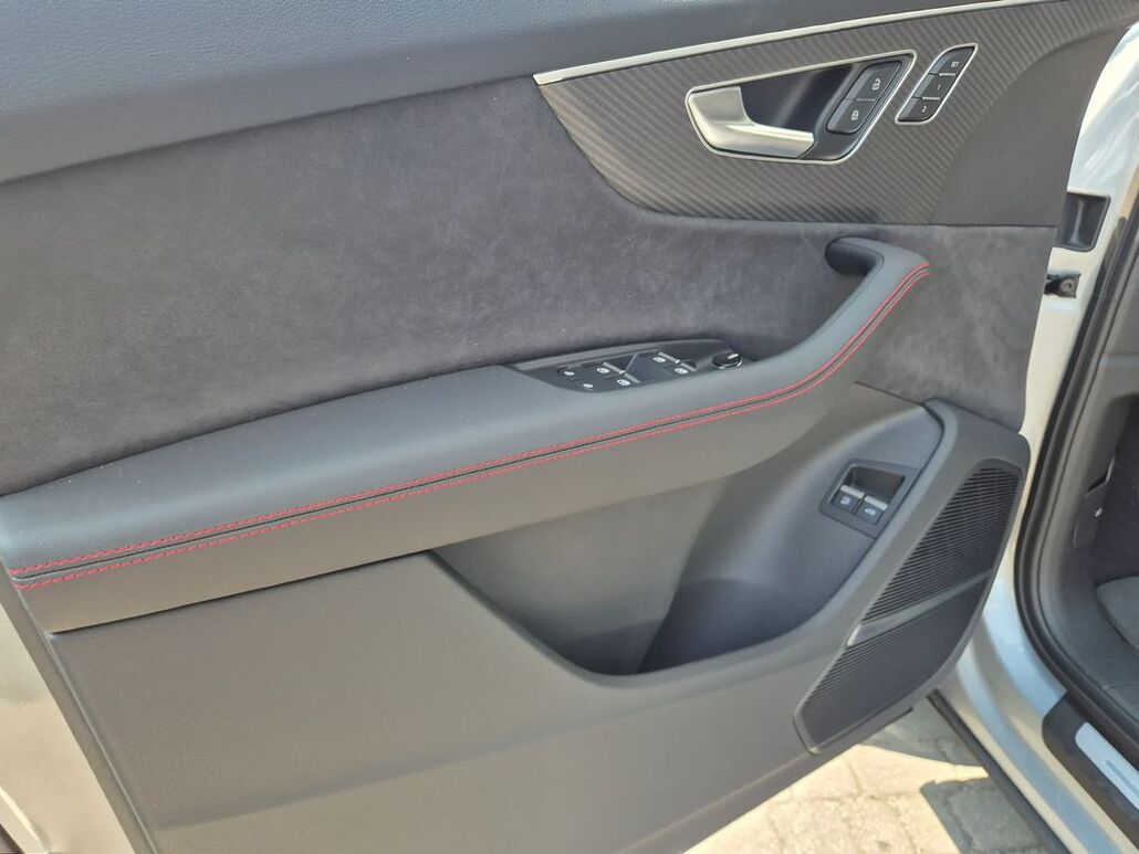 AUDI Q7 TFSI E PHEV 360 kW Quattro S-Line Tiptr