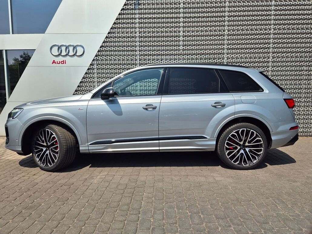 AUDI Q7 TFSI E PHEV 360 kW Quattro S-Line Tiptr