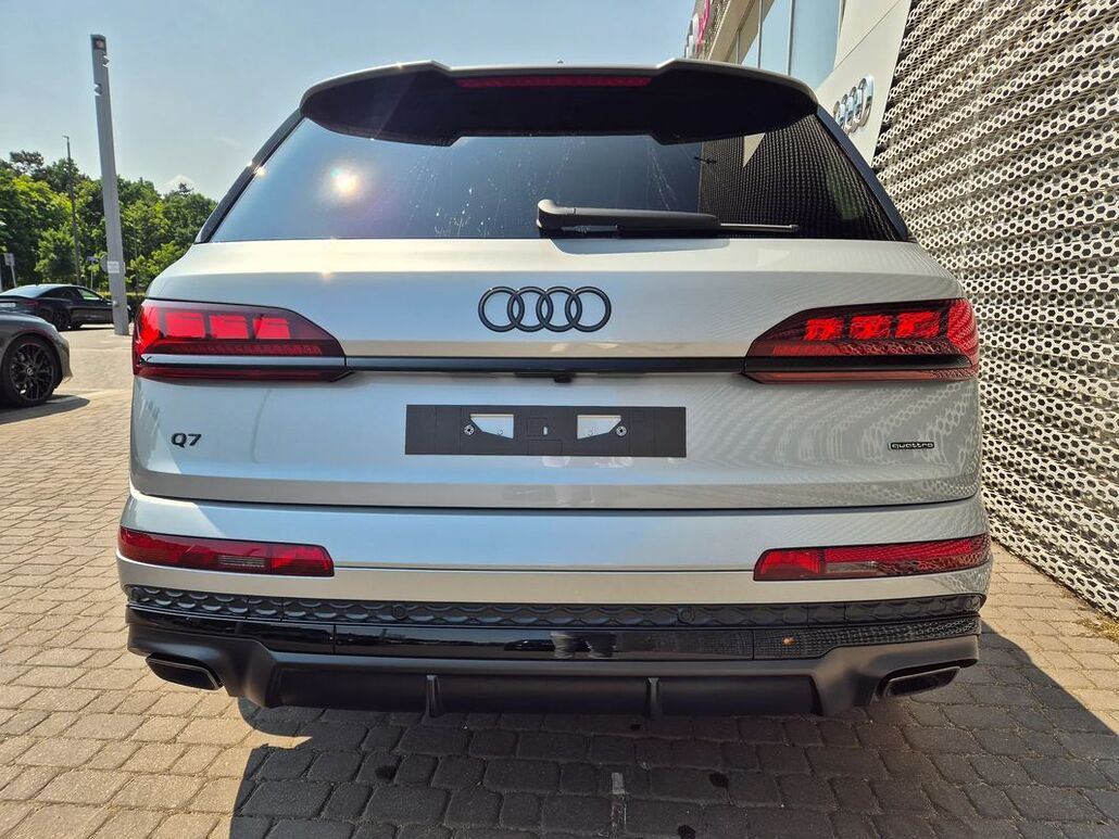 AUDI Q7 TFSI E PHEV 360 kW Quattro S-Line Tiptr