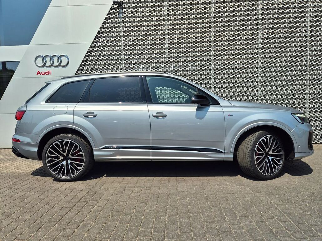 AUDI Q7 TFSI E PHEV 360 kW Quattro S-Line Tiptr