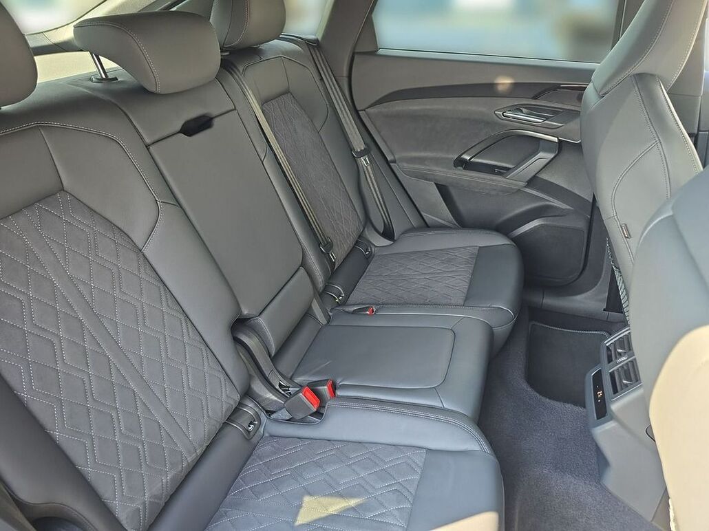 AUDI Q5-SPORTBACK Ack TFSI 150 kW S Tronic Edition One Mythosschwarz