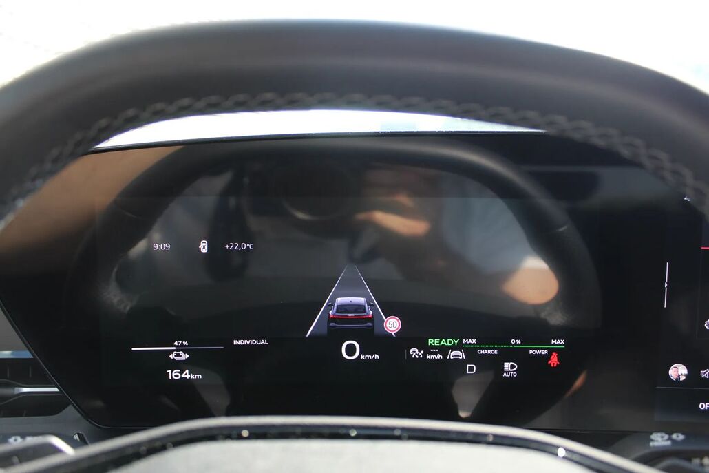 AUDI Q6-SPORTBACK-E-TRON