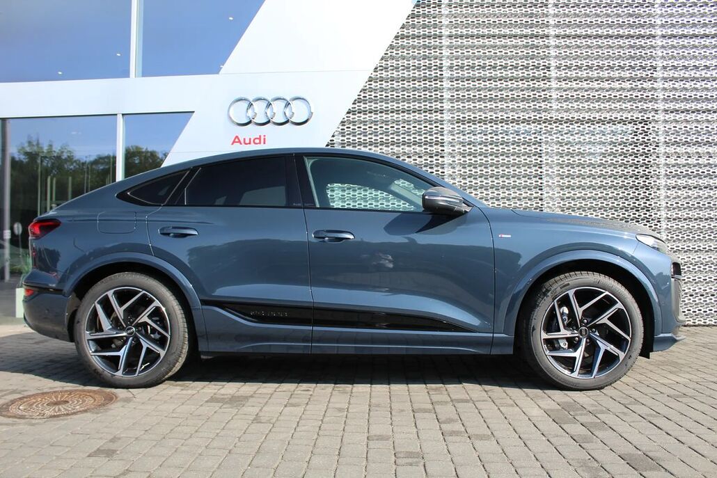 AUDI Q6-SPORTBACK-E-TRON