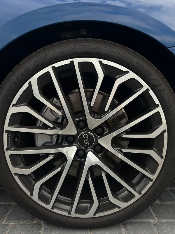 AUDI A5-LIMOUSINE TFSI Quattro S Tronic