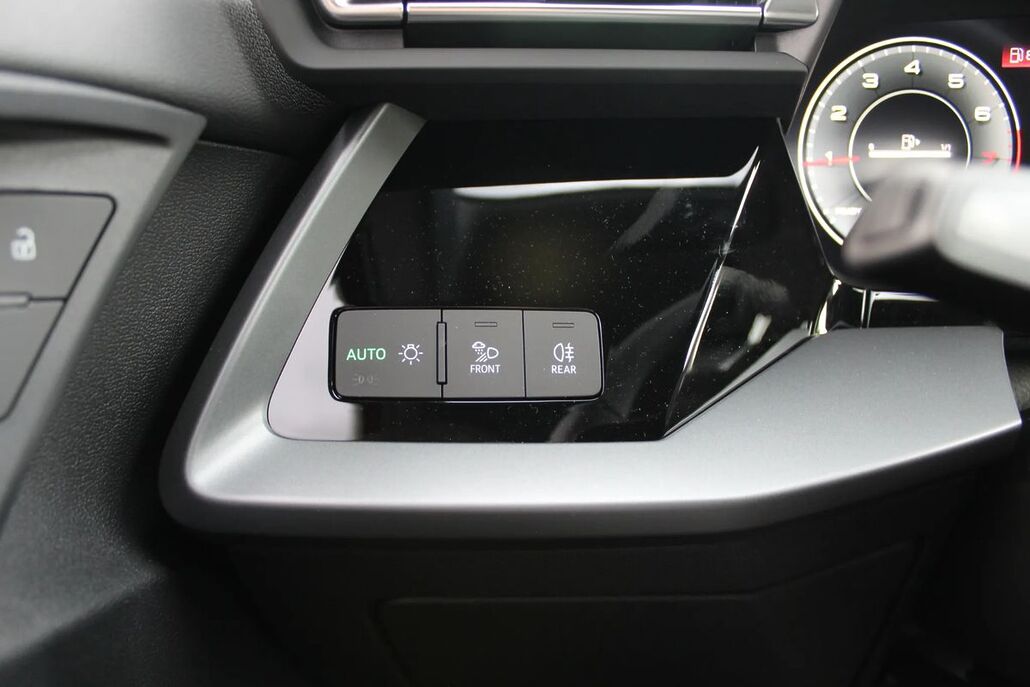 AUDI A3-LIMOUSINE TFSI MHEV 110 kW Advanced S Tronic