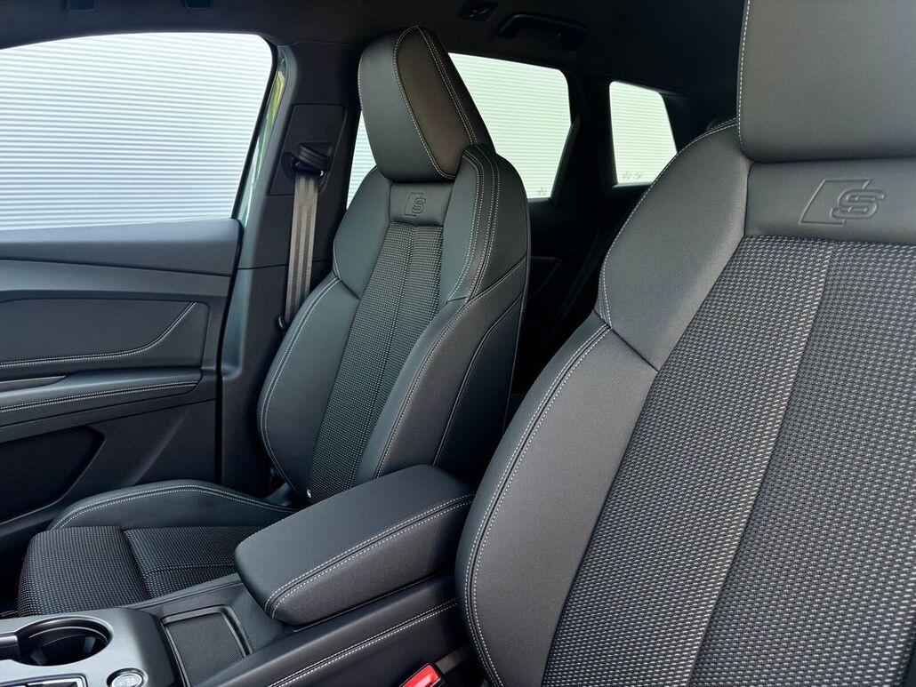 AUDI Q4