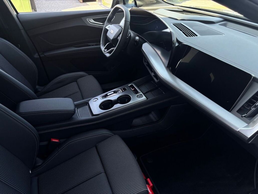 AUDI Q4