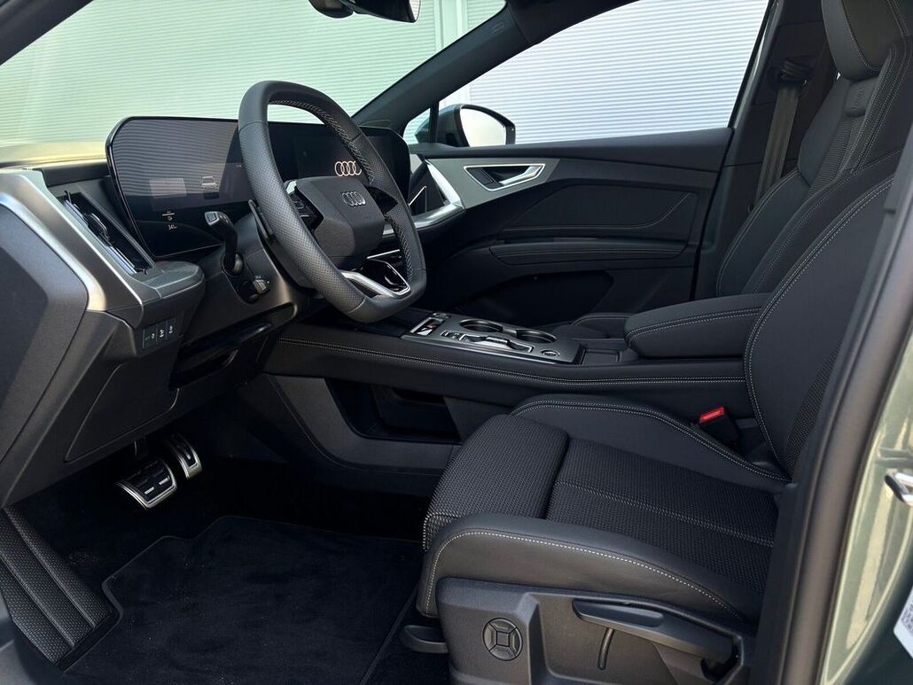 AUDI Q4