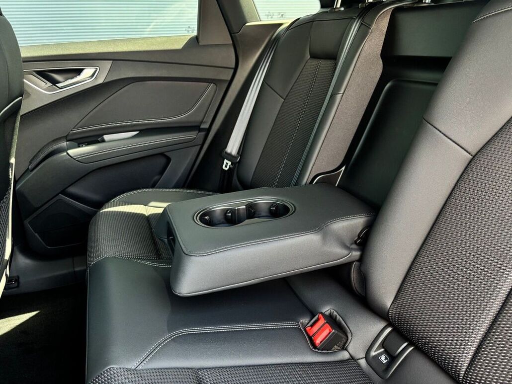 AUDI Q4