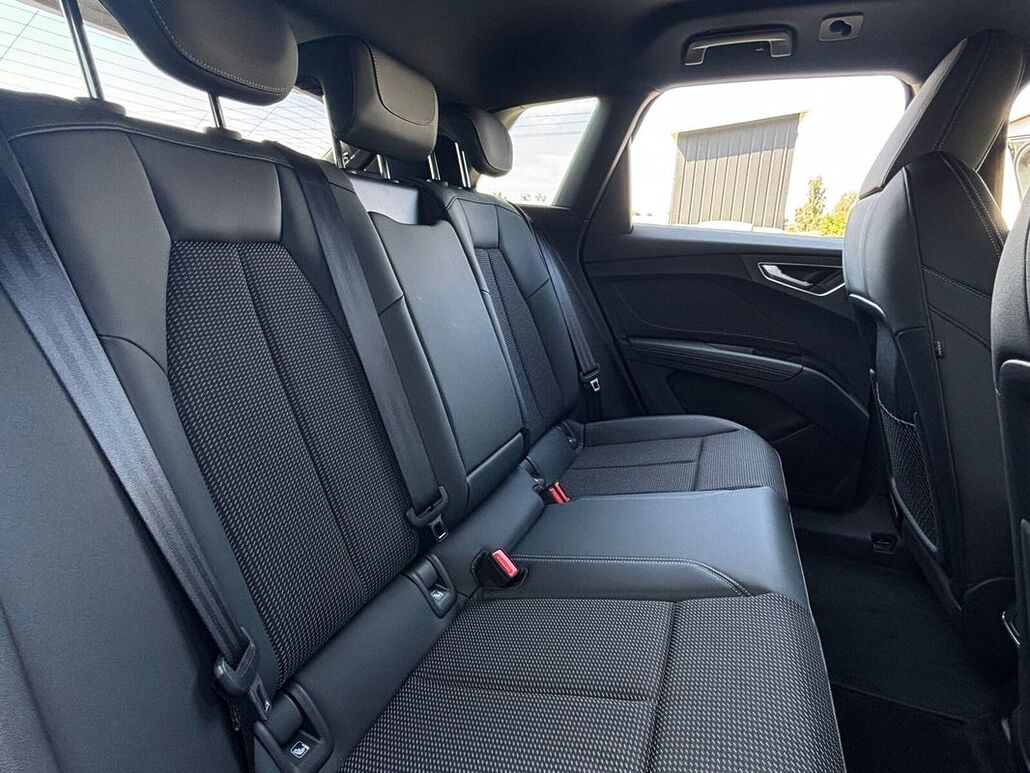 AUDI Q4