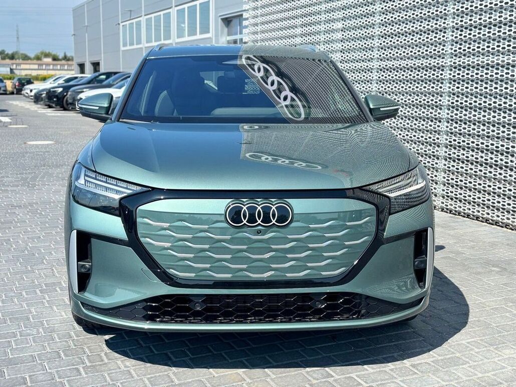 AUDI Q4