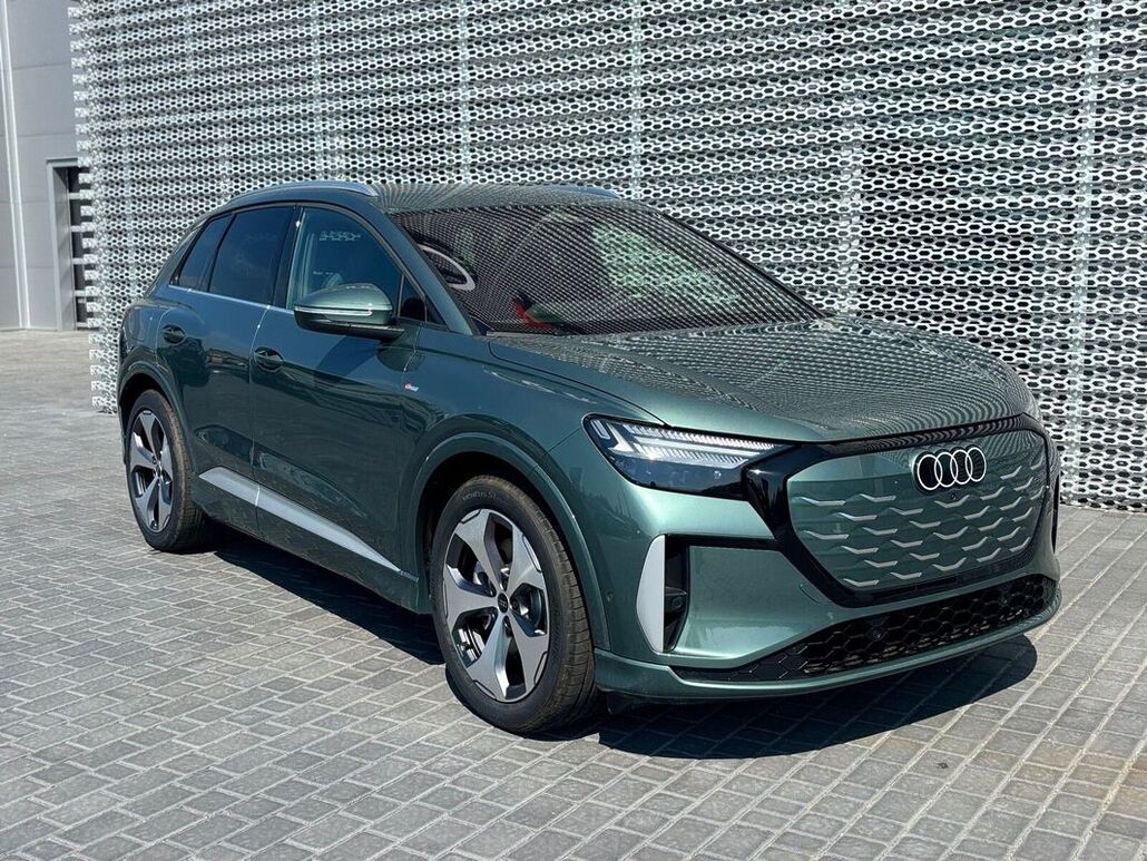 AUDI Q4