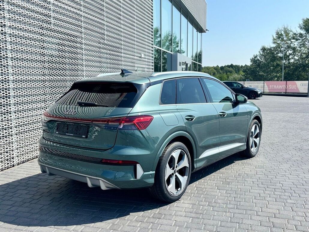 AUDI Q4