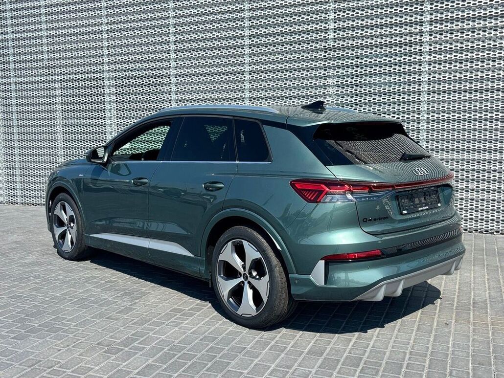 AUDI Q4
