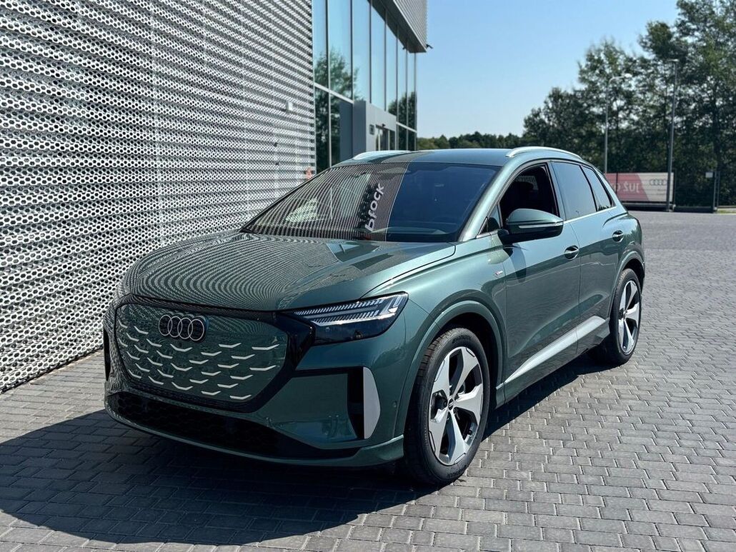 AUDI Q4