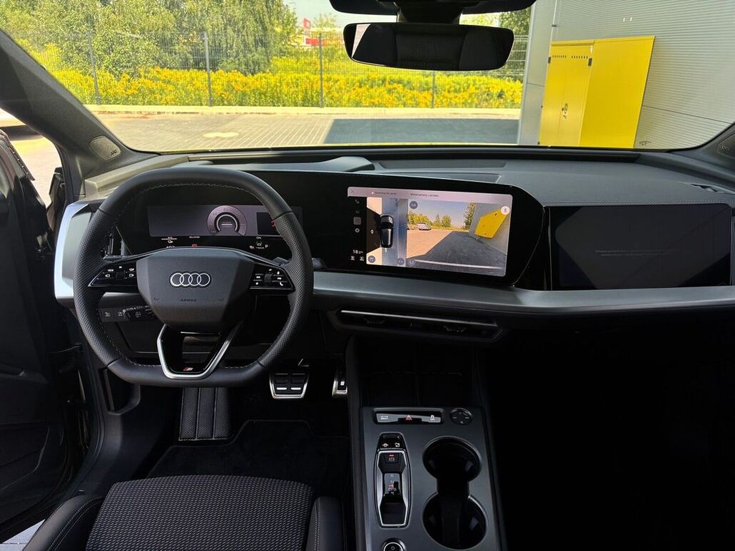 AUDI Q4