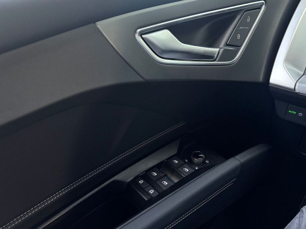 AUDI Q4