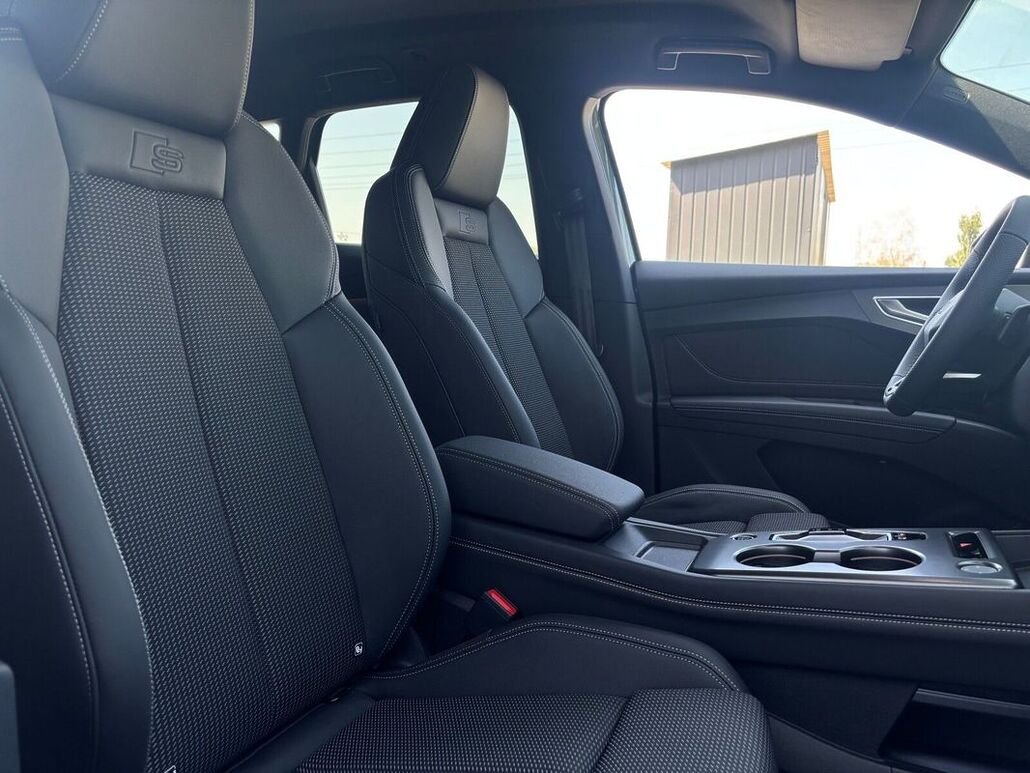 AUDI Q4