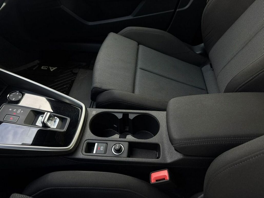 AUDI A3-LIMOUSINE