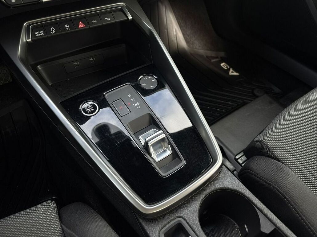 AUDI A3-LIMOUSINE